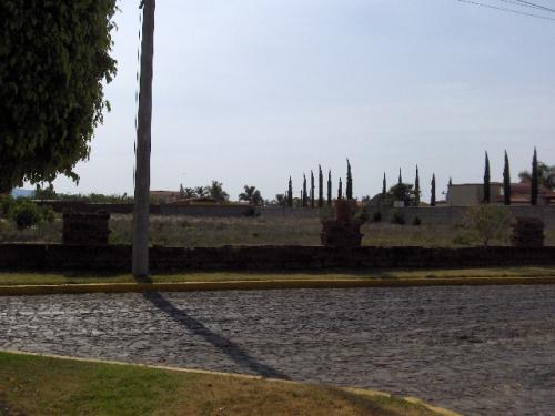 TERRENO EN FRACC. PRIVADO, ESTILO CAMPESTRE