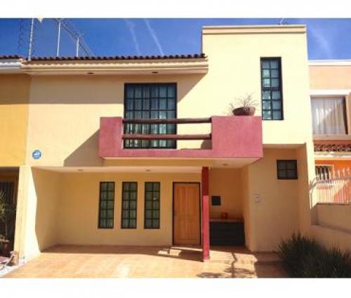 Casa Venta / Bosques de la Victoria / Guadalajara