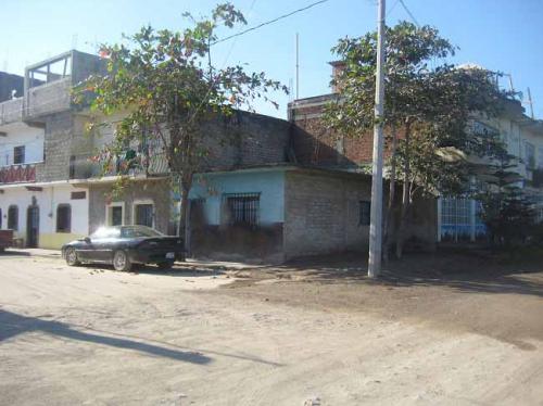 CASA EN LAS JUNTAS EN ESQUINA.