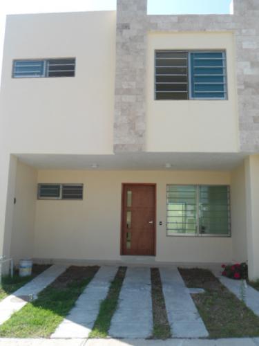 CASA EN VENTA FRACC. BOSQUES DE SAN GONZALO