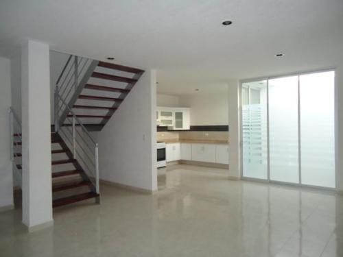 Se vende casa nueva de dos pisos en Irapuato Gto. (las Plazas).