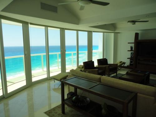 Cancún lujoso condominio frente al mar Caribe