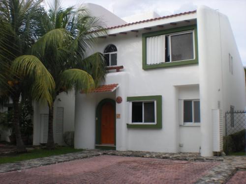 CASA EN RENTA EN PLAYACAR 