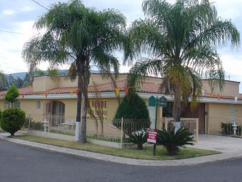 HERMOSA CASA  FRENTE A LA LAGUNA DE CAJITITLAN