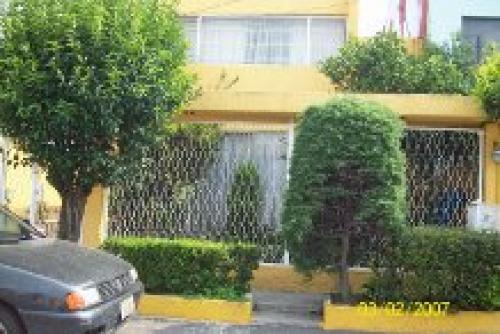 CASA EN ZONA SATELITE CERRADA CON VIGILANCIA JAKUZZI