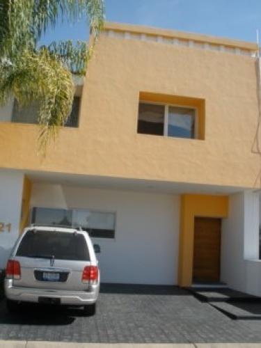 CASA EN FRACC.  PRIVADO