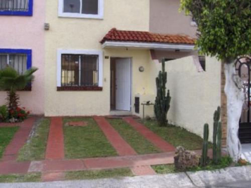 CASITA MUY BIEN UBICADA