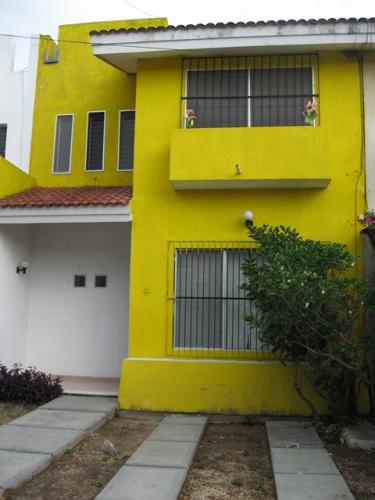 RENTO / VENDO BONITA CASA EN CANCUN