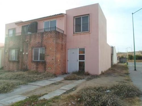 CASA EN VENTA EN EN SENDERO DE LUNA