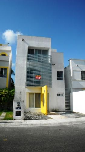 Casa en Venta amplios espacios, en Sol del Mayab