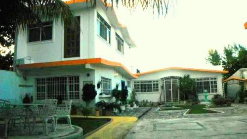 Residencia en Puerto Morelos en Renta o venta