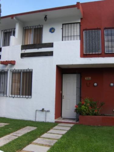 Para vivir o descansar fines de semana, Se vende casa en condominio con alberca