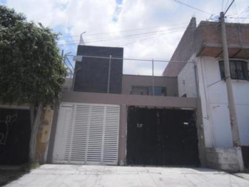 BONITA CASA BIEN UBICADA