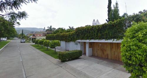 HERMOSA CASA, FRACC. PRIVADO, EN ESQUINA