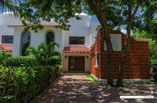 Estrategica Casa en Venta en Playacar 2