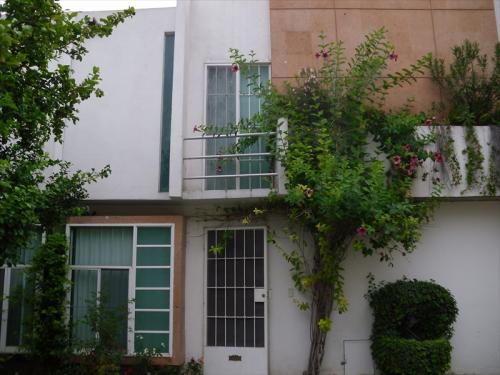 SE VENDE CASA EN FRACCIONAMIENTO MANGOS! ACEPTO CRÉDITOS!