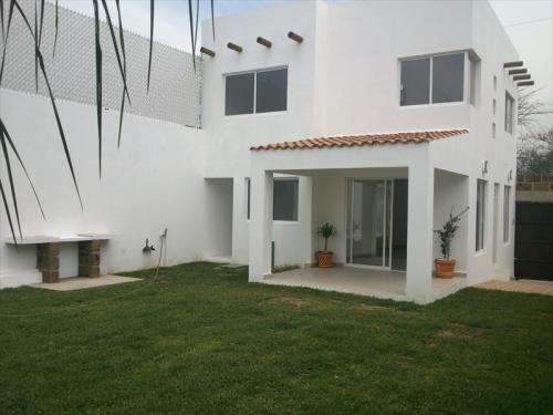 SE VENDE CASA CON ALBERCA EN COCOYOC, MORELOS!