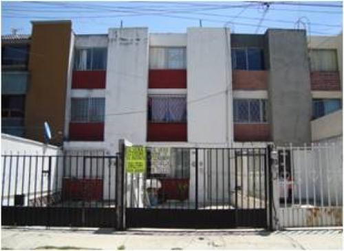 Se vende casa en Loma Bella de 3 niveles