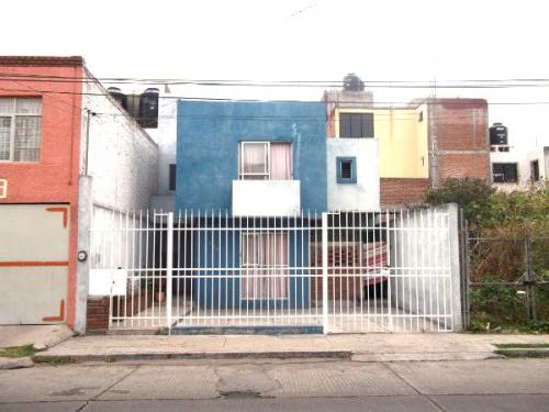 CASA A CUATRO CUADRAS DEL LIBRAMIENTO