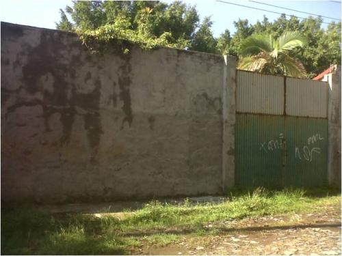 Terreno con construcción VENTA o RENTA, Col. Agua Blanca