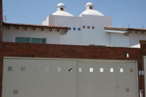 CASA EN RENTA MILENIO III