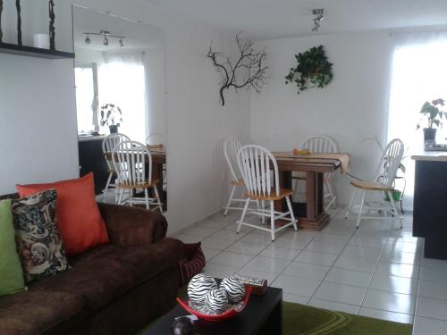 Universitarios Anáhuac - Excelente Oportunidad - CASA amplia y amueblada