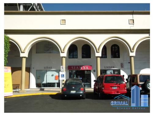 Local Comercial en Venta/Renta en Plaza San Isidro, Zapopan, Jalisco.