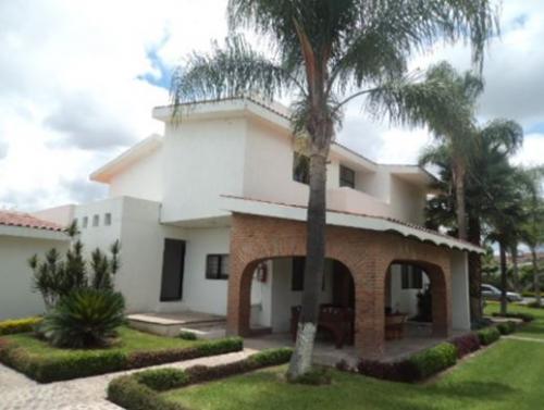 PRECIOSO SALON DE EVENTOS CON AMPLIA CASA