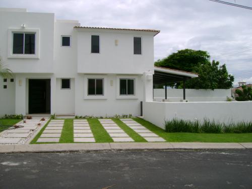 CERCA DE ZONA COMERCIAL