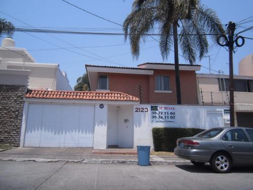 HERMOSA CASA, EXCELENTE UBICACION