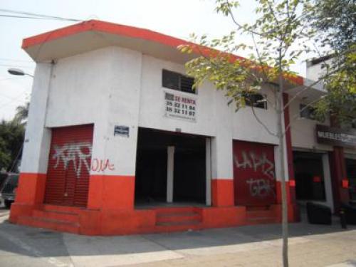 LOCAL SOBRE AVENIDA PRINCIPAL