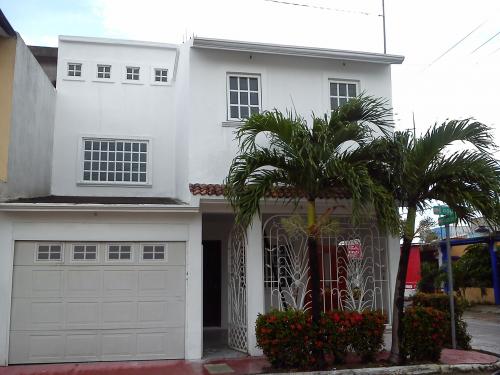 CASA EN VENTA EN EXCELENTE PRECIO EN VILLAHERMOSA