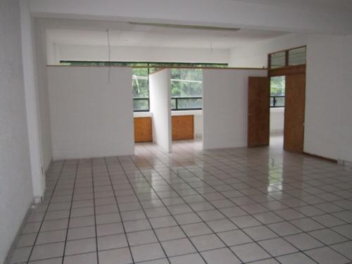 Se renta edificio en Av. Camelinas, zona comercial 