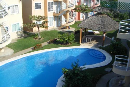 Rento departamento amueblado en Ixtapa, alberca, aire acondicionado 