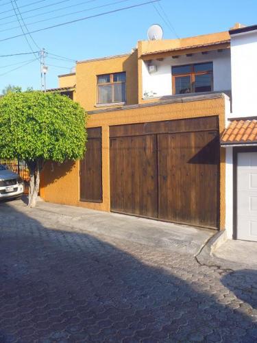 Casa en venta en Paseo de las Lomas 4 recámaras.