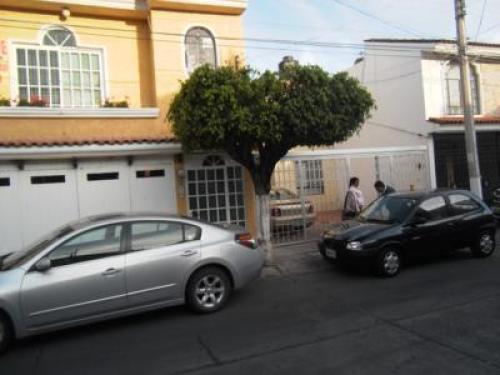 PLAZA GUADALUPE, BONITA CASA