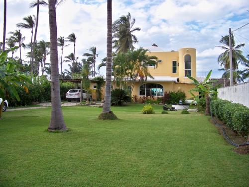 Se vende Bonita Casa en la playa con alberca en Lo de Marcos Nayarit