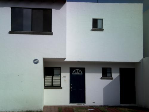 PUNTA JURIQUILLA CASAS EN RENTA 