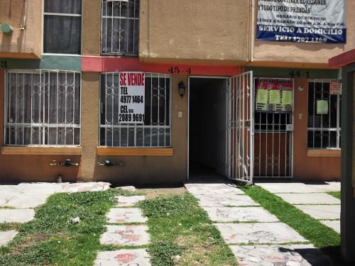 VENDO CASA EN AVENIDA, IDEAL PARA NEGOCIO