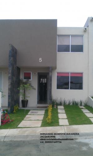 3 recamaras, 2 baños y medio, 2 niveles