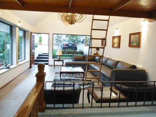 Condado de Sayavedra. Primorosa Residencia Remodelada