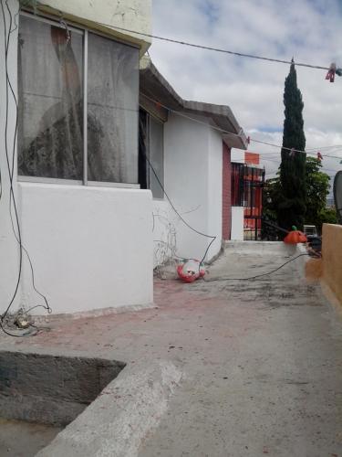 OPORTUNIDAD CASA EN AV. PRIMERO DE MAYO