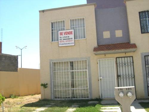 VIVIENDA CON JARDÍN MUY AMPLIO, CUALQUIER CREDITO