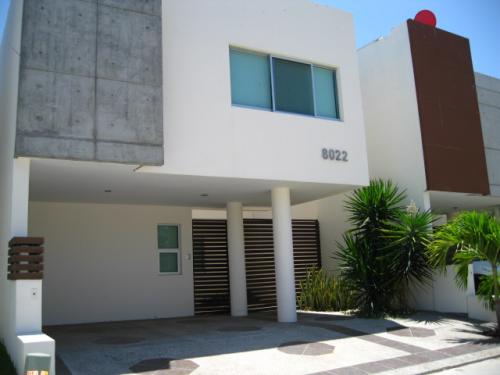 Bonita casa muy bien ubicada en coto privado