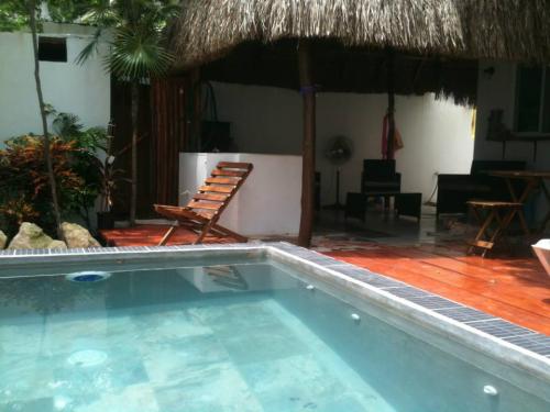 VENDO CASA CON PISCINA EN LA VELETA, A ESTRENAR