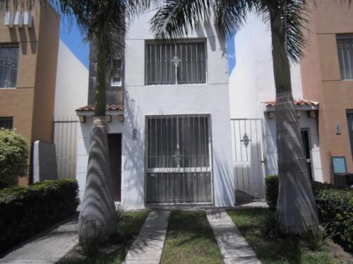 BANUS RESIDENCIAL, BONITA CASA EN COTO