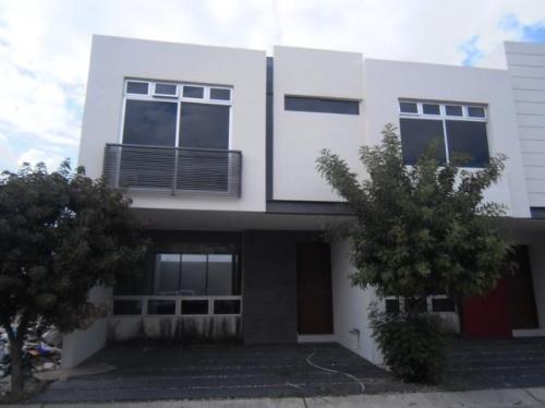 FRACC. SENDAS DEL VALLE, HERMOSA CASA EN COTO