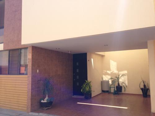 Rento casa amueblada en el centro 6 meses o por año