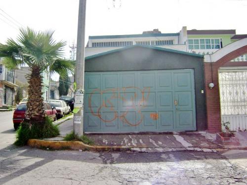 Casa muy amplia en esquina, en Lomas de Cartagena Edo. de Méx.
