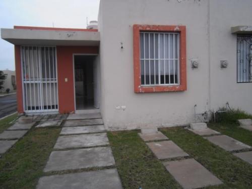 FRACC. PALERMO, CASA EN COTO